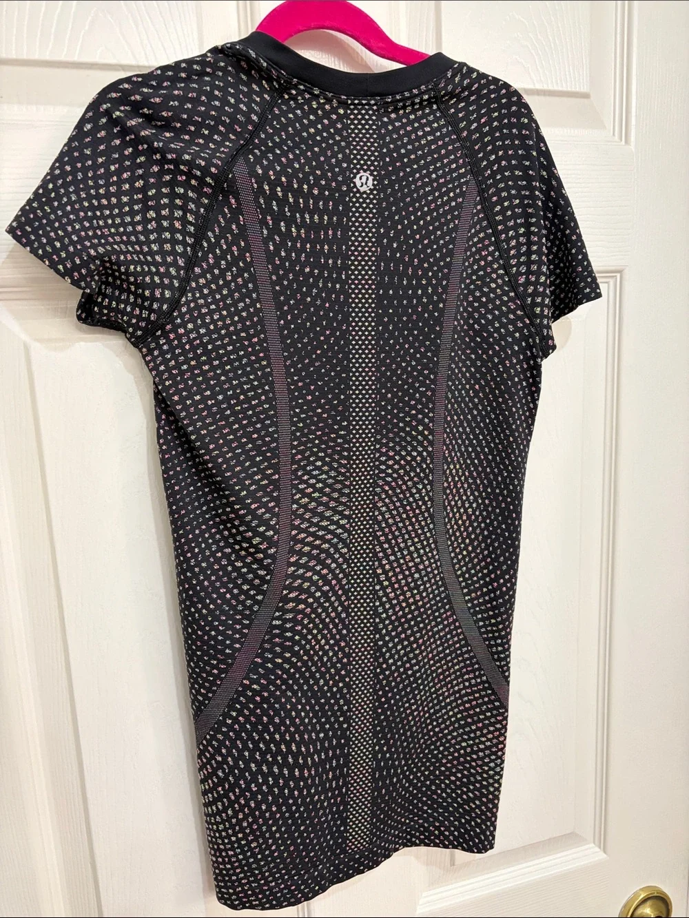 048. Lululemon Swiftly Tech Short Sleeve Shirt 2.0 Grid Warp Black neon rainbow